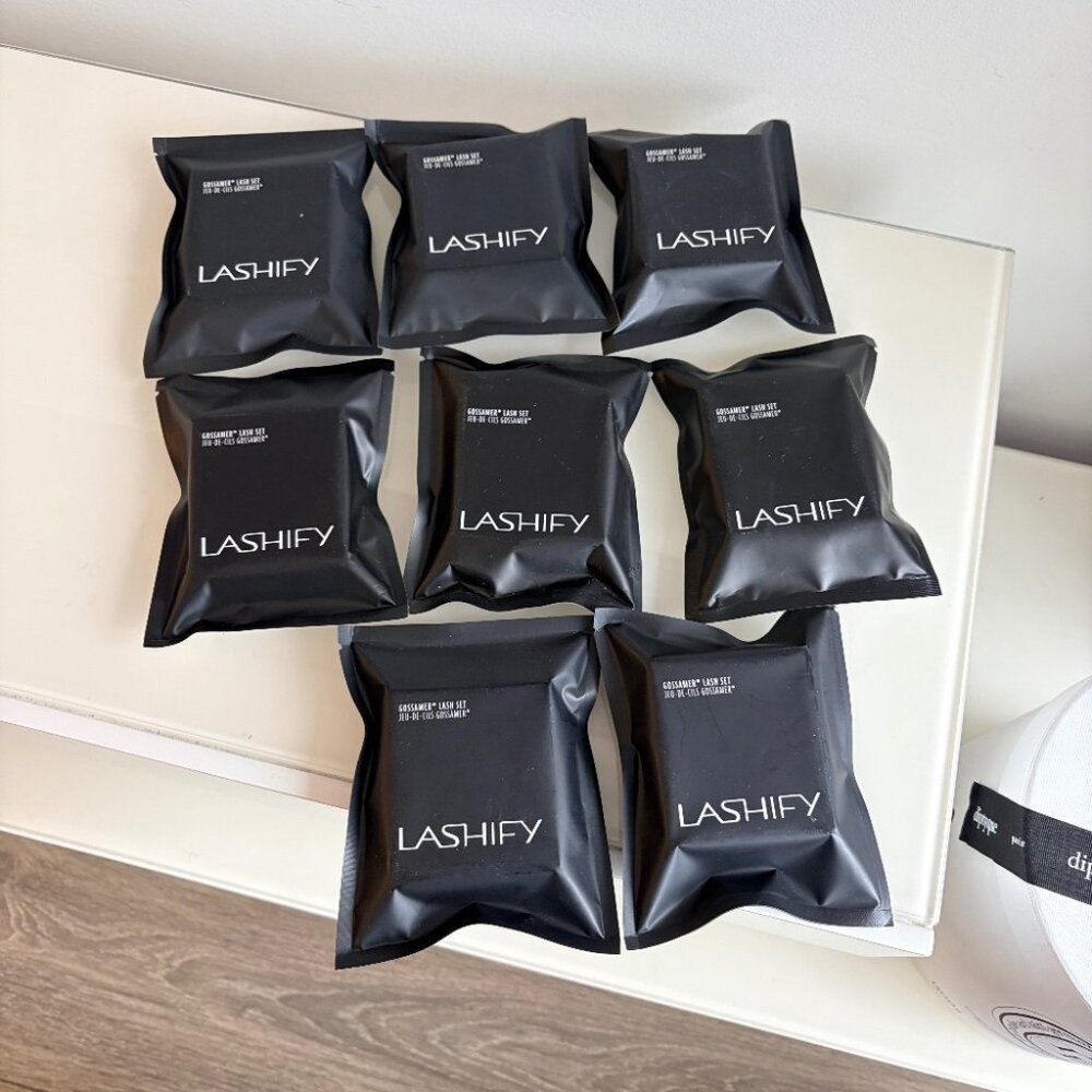 New LASHIFY Bundle: Set of 8 Fluffy Starburst Stardust Gossamers Lashes